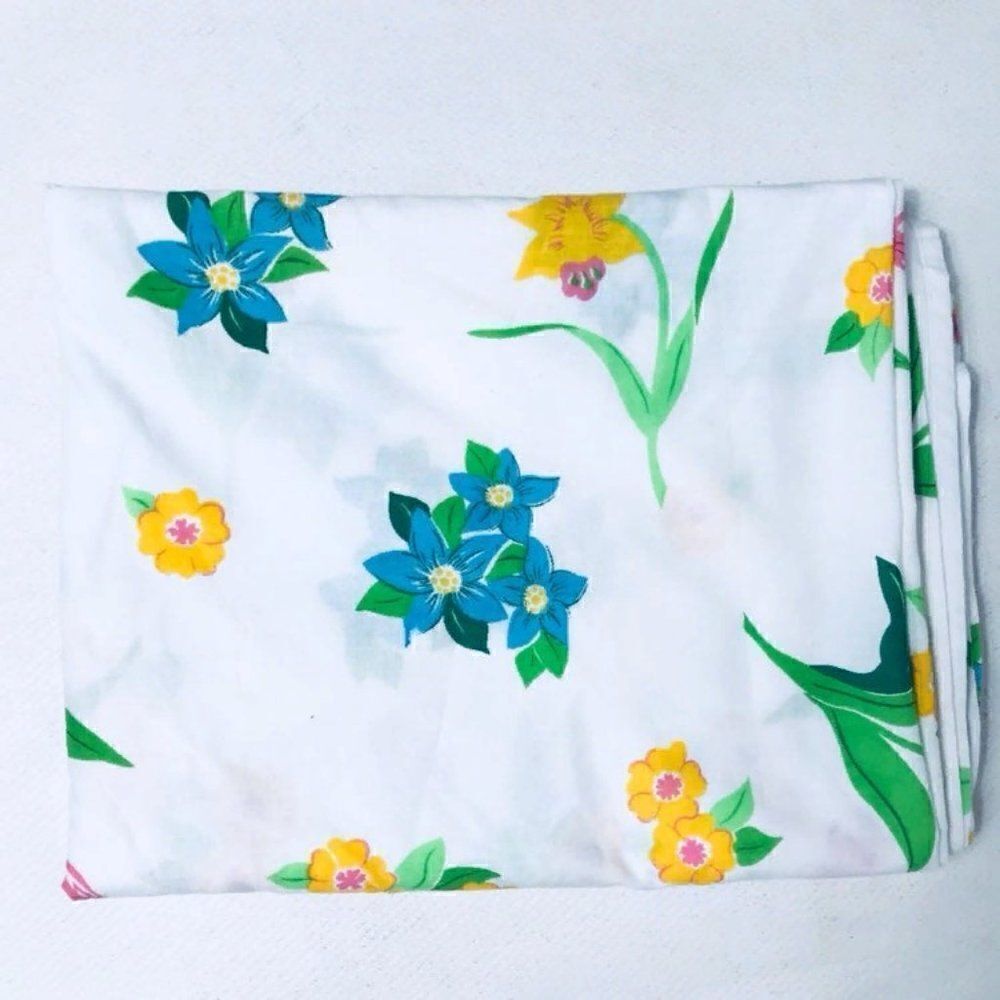 J.P. Stevens Floral Flat Sheet 64” X 105”